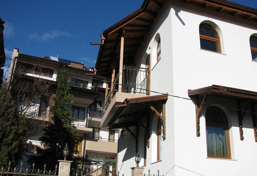 هتل Centaur Family