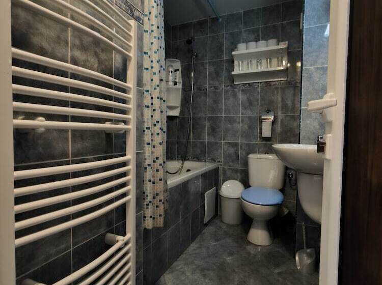 هتل Centaur Family