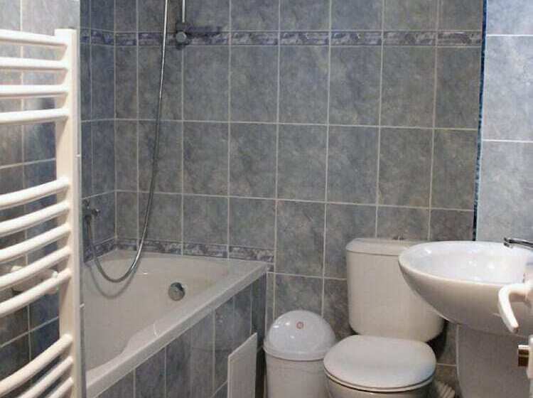 هتل Centaur Family