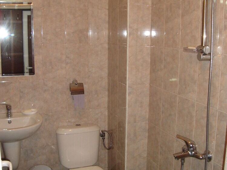 هتل Centaur Family