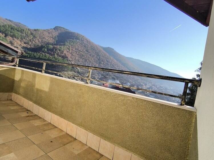 هتل Centaur Family