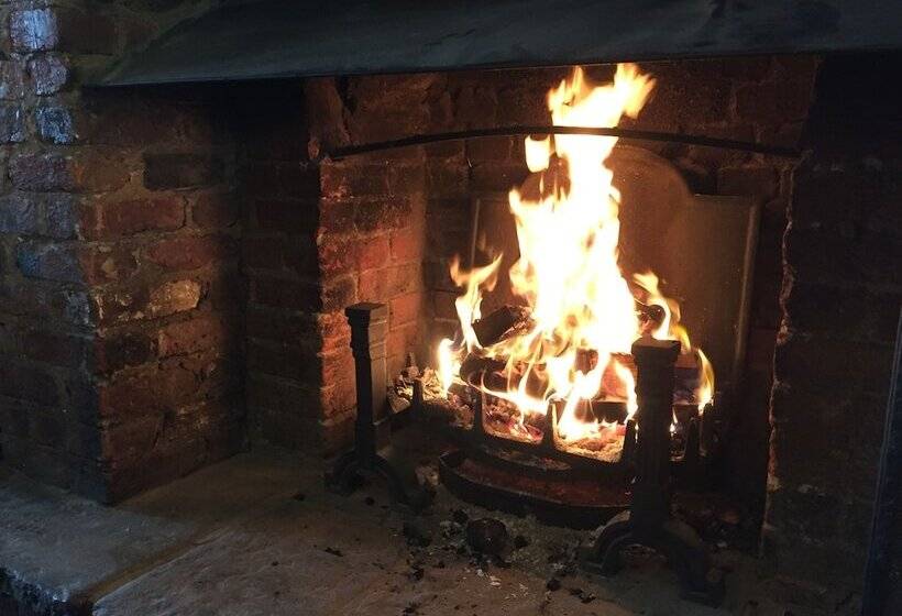 בית מלון כפרי Crown