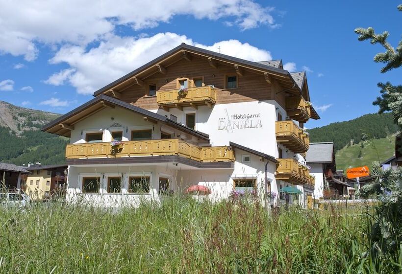 هتل Daniela
