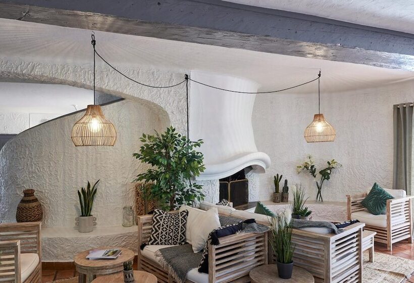 Отель Domaine Du Calidianus