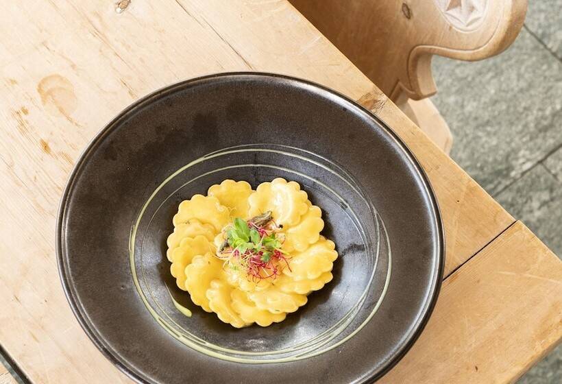 Отель Engiadina