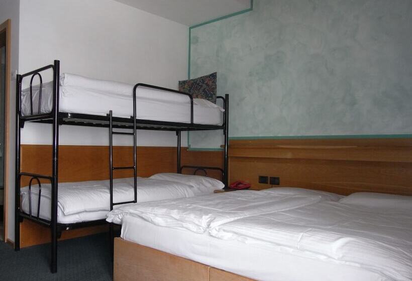 בית מלון כפרי Gardenia