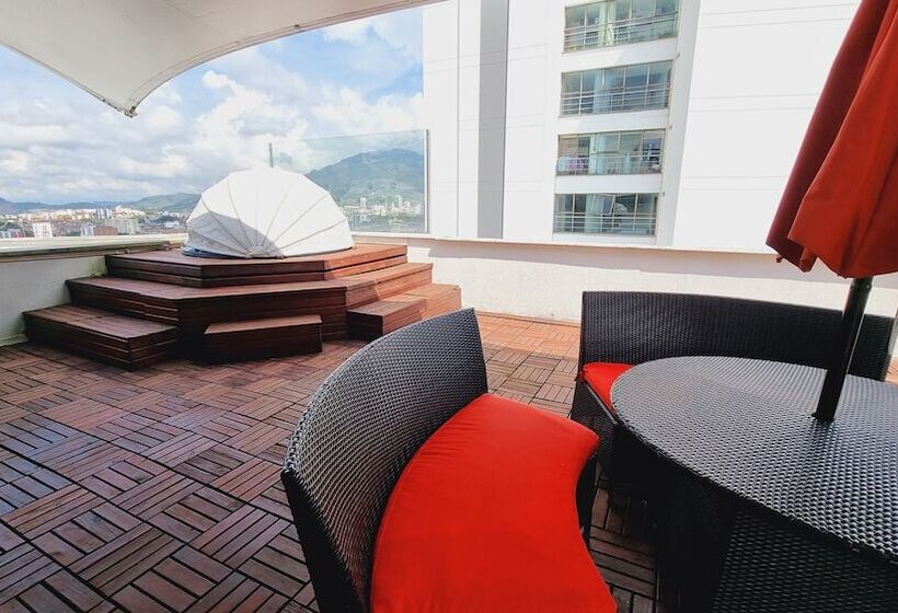 호텔 Habitat Suites