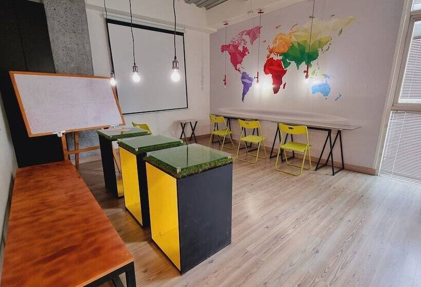 호텔 Habitat Suites