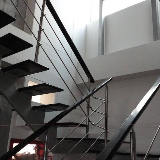 호텔 Habitat Suites