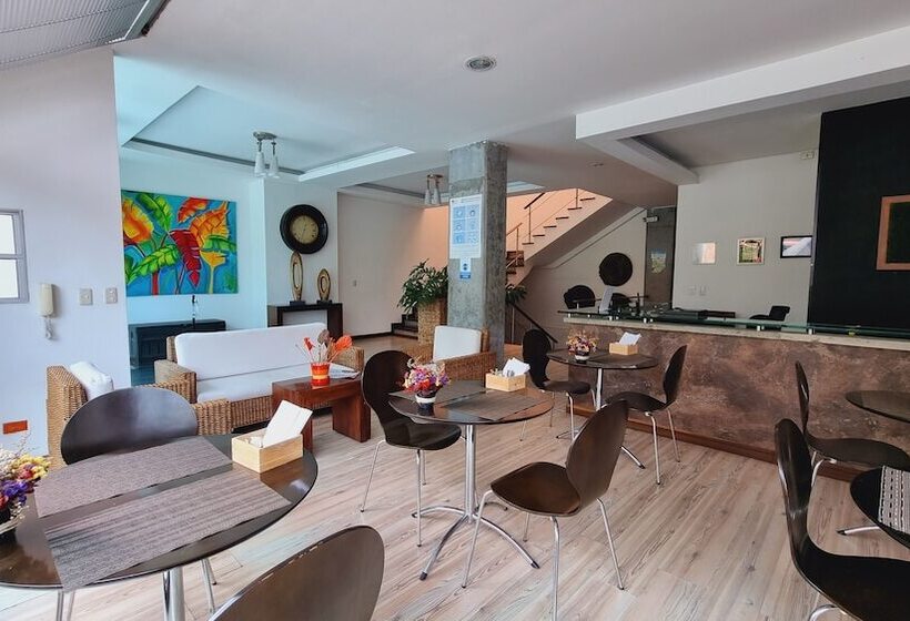 호텔 Habitat Suites