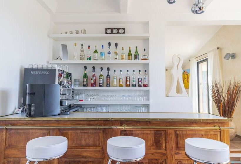 ホテル Hôtel Le Colombier