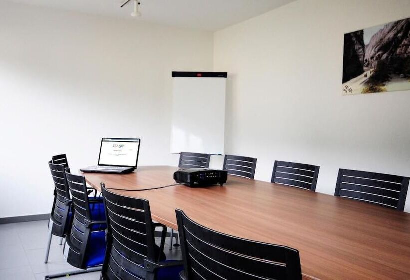 בית מלון כפרי Hôtel Oasis