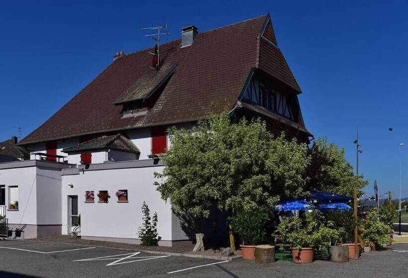 ホテル Hôtel Restaurant Au Lion D Or