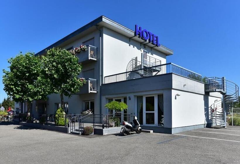 호텔 Hôtel Restaurant Au Lion D Or