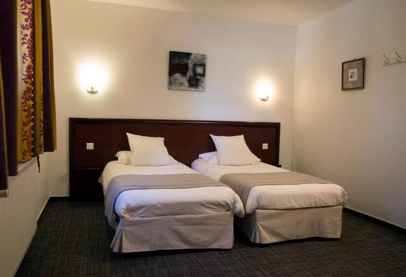 ホテル Hôtel Restaurant Au Lion D Or