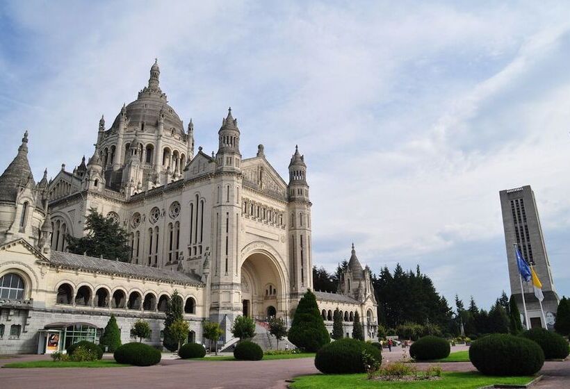 Отель Ibis Styles Rouen Valdereuil