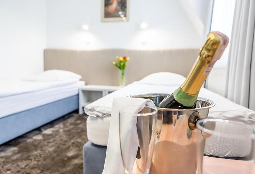 هتل Jantar Wellness & Spa