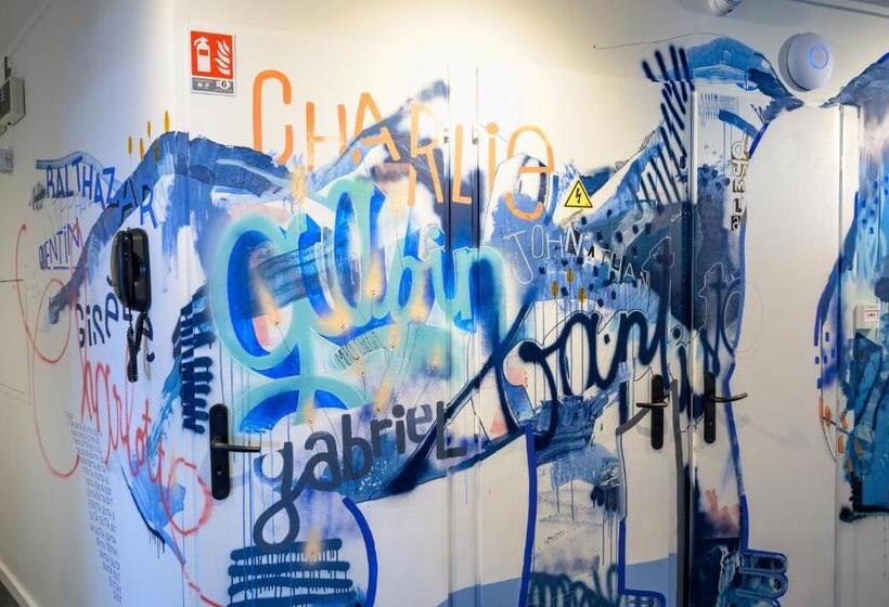 L Outa Hotel Restaurant