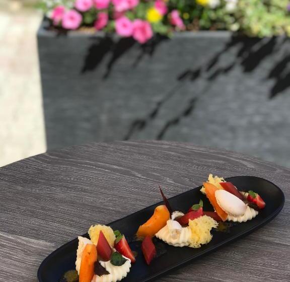 L Outa Hotel Restaurant