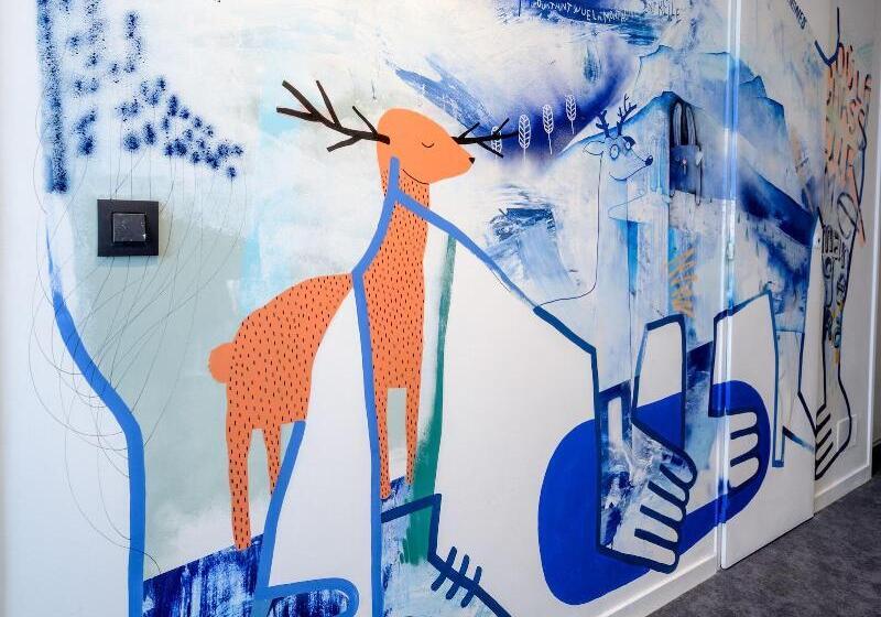 L Outa Hotel Restaurant