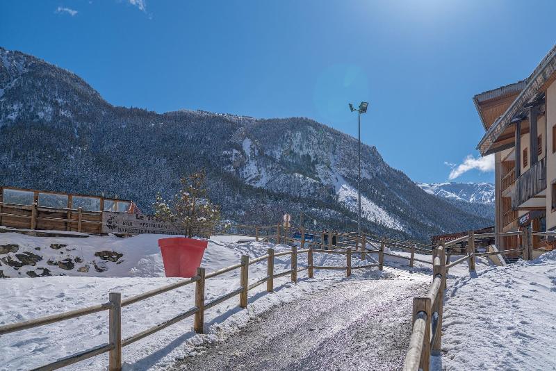 L Outa Hotel Restaurant