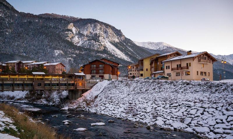 L Outa Hotel Restaurant