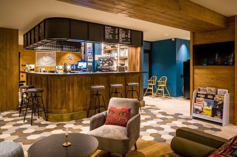 L Outa Hotel Restaurant