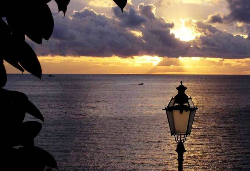 فندق La Camogliese