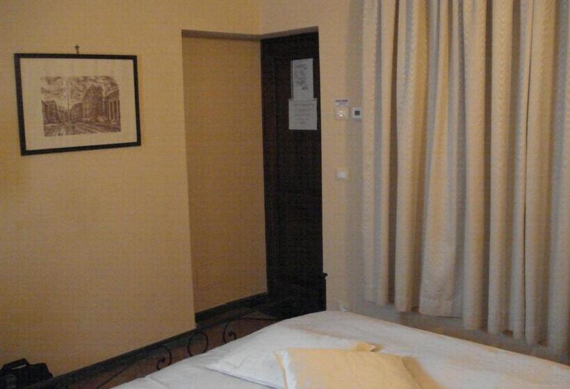 هتل La Campana D Oro