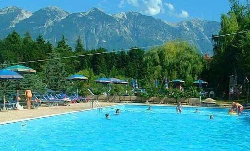 בית מלון כפרי Miralago