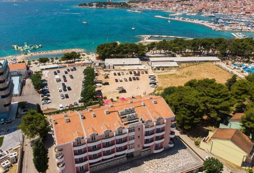 בית מלון כפרי Miramare