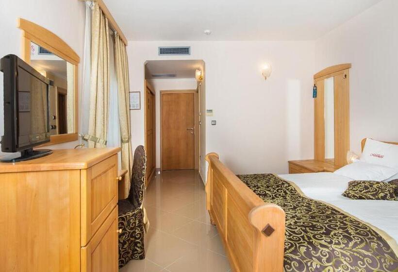 בית מלון כפרי Miramare