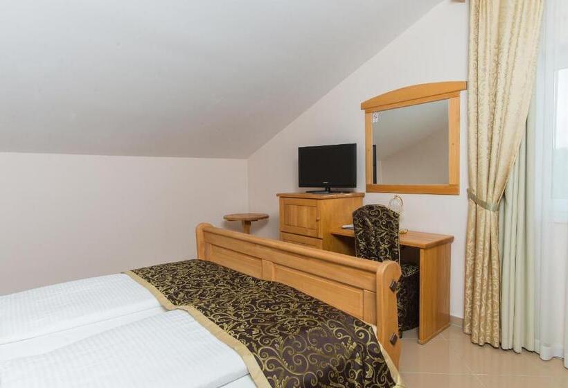 בית מלון כפרי Miramare