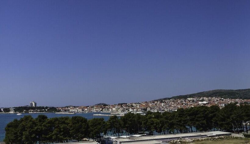 בית מלון כפרי Miramare