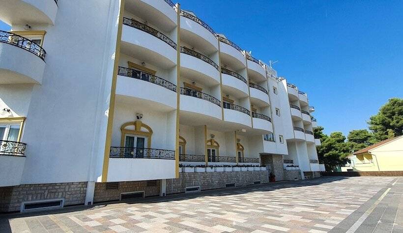 בית מלון כפרי Miramare