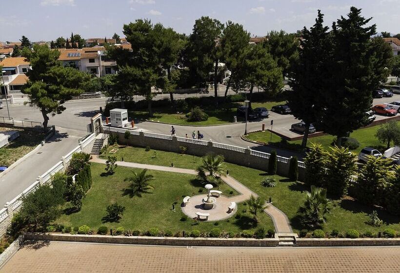 בית מלון כפרי Miramare