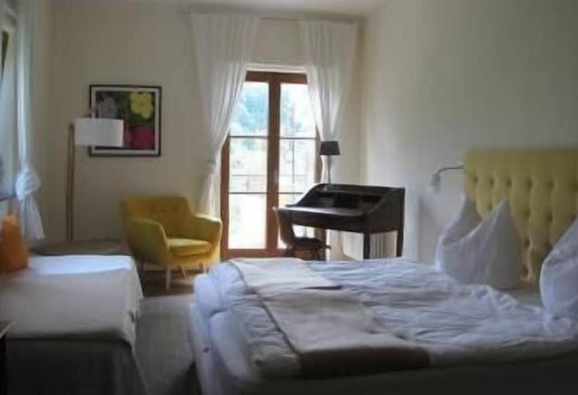 فندق Pension Villa Hennes