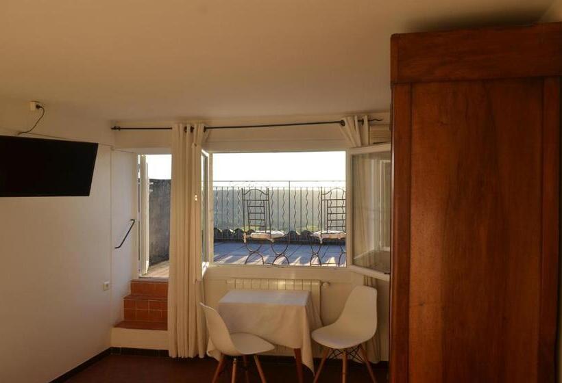 ホテル Hôtel Restaurant Le César