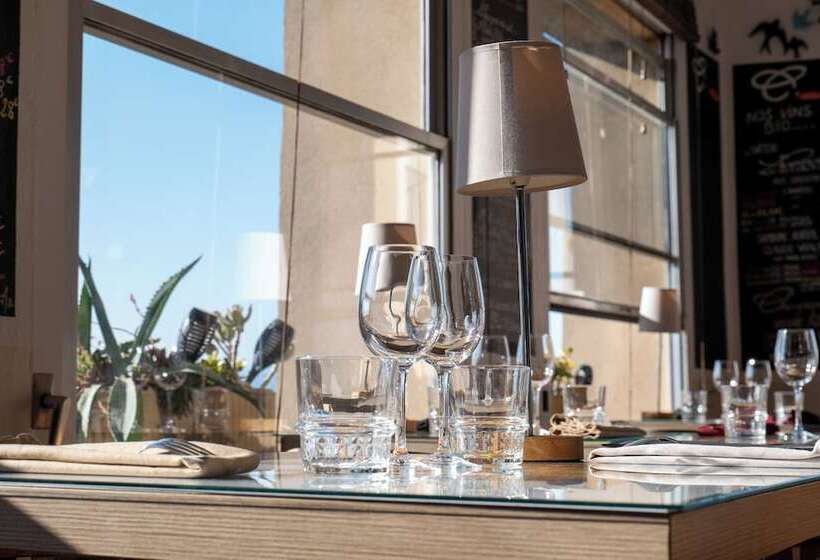 ホテル Hôtel Restaurant Le César