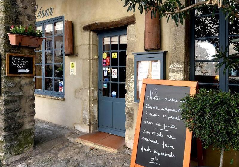 ホテル Hôtel Restaurant Le César