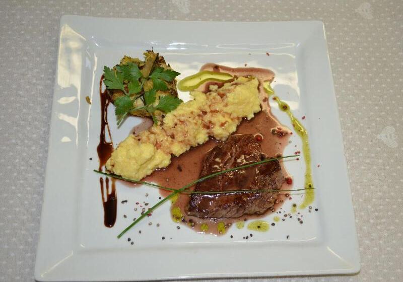 ホテル Hôtel Restaurant Le César