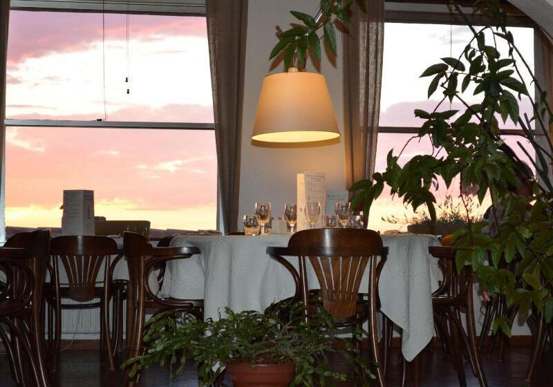 ホテル Hôtel Restaurant Le César