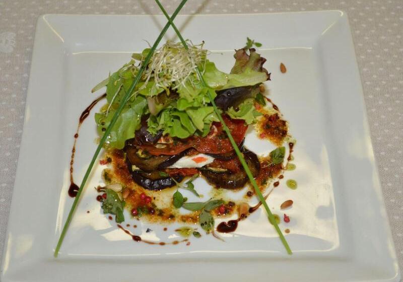 ホテル Hôtel Restaurant Le César