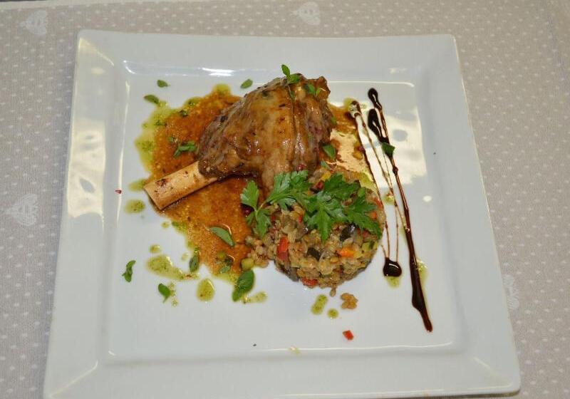 ホテル Hôtel Restaurant Le César