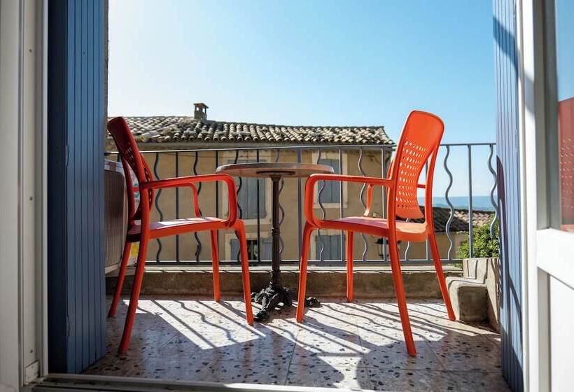 ホテル Hôtel Restaurant Le César