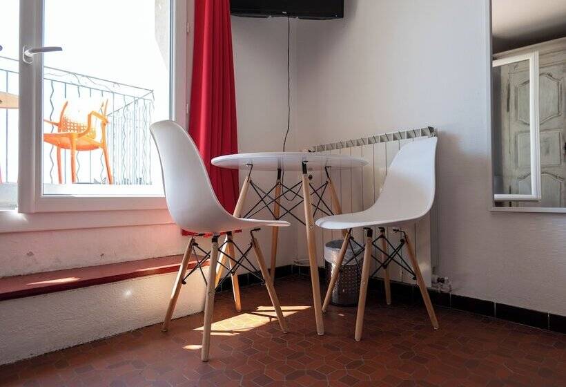 ホテル Hôtel Restaurant Le César