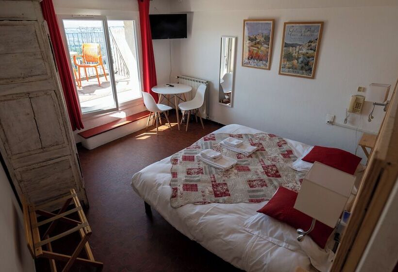 ホテル Hôtel Restaurant Le César