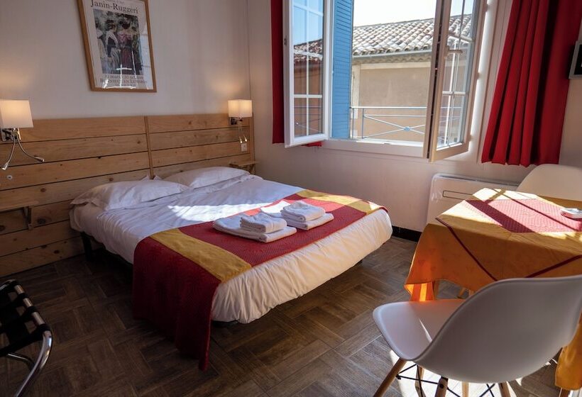 ホテル Hôtel Restaurant Le César