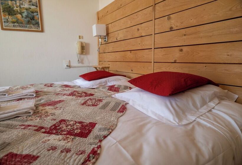 ホテル Hôtel Restaurant Le César