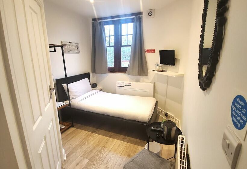 ホテル Sleeplicity London Heathrow